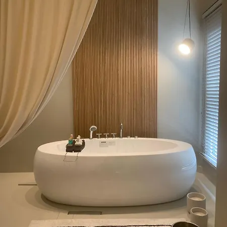 Apartament Khroma Luxury 1 Front *