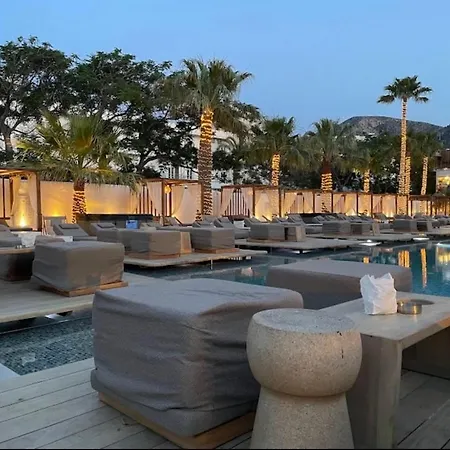 Khroma Luxury 1 Front 公寓 赫索尼索斯