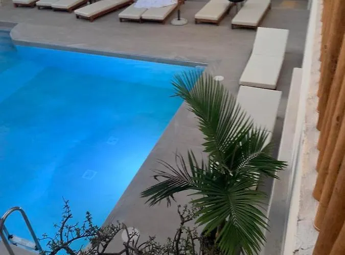 Khroma Luxury 1 Front Χερσόνησος