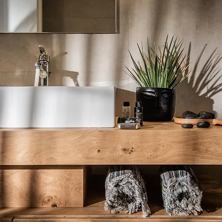 Khroma Luxury 1 Front 公寓 *