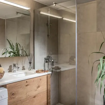 Khroma Luxury 1 Front *