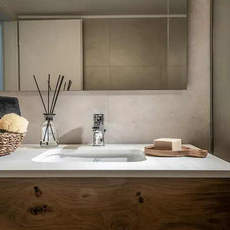 Khroma Luxury 1 Front *