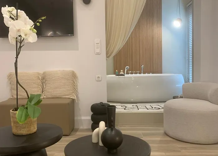 Khroma Luxury 1 Front